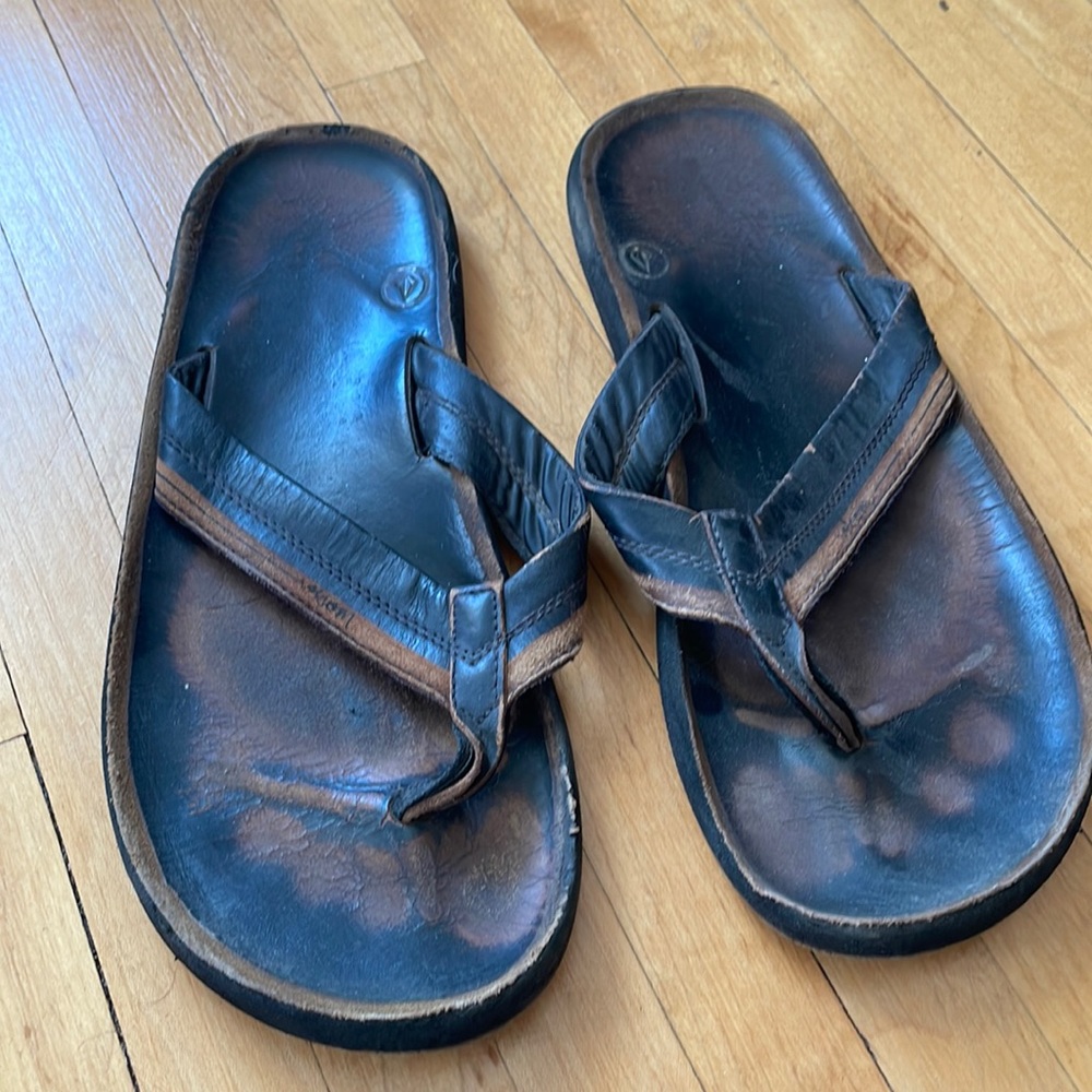 Volcom Leather Flip Flops - 9M US